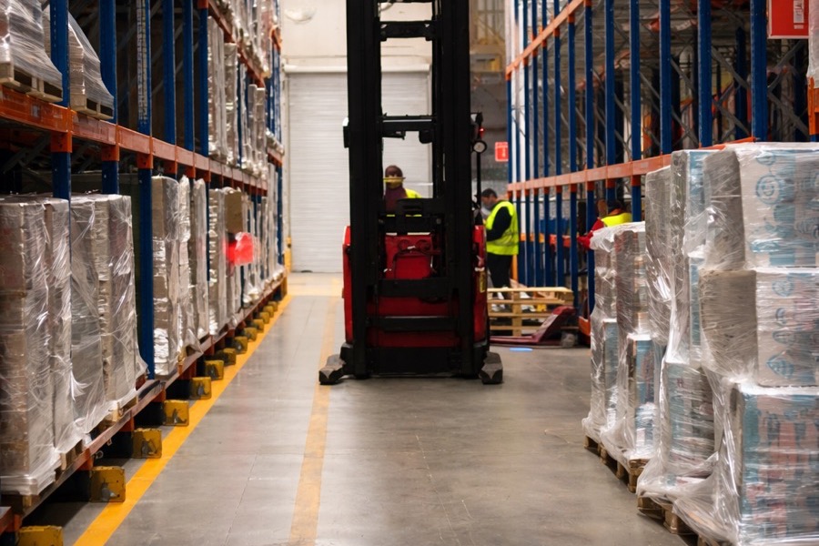 Pasillo estrecho rack metal